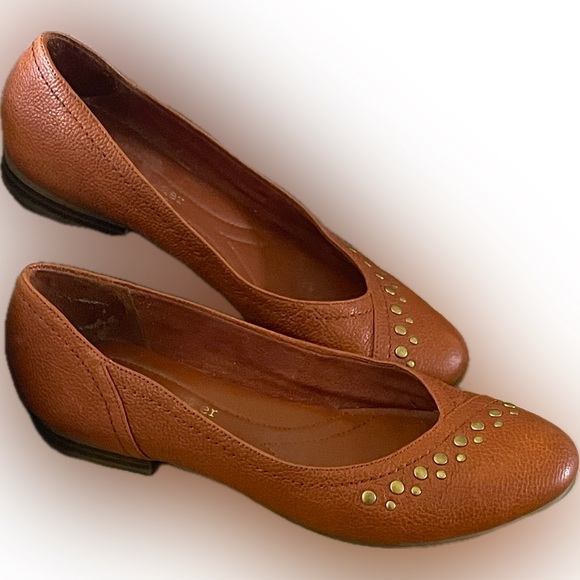 NATURALIZER “Lathom” Rusty Brown Leather Brass Metal Accent Comfort Flats - Picture 1 of 5